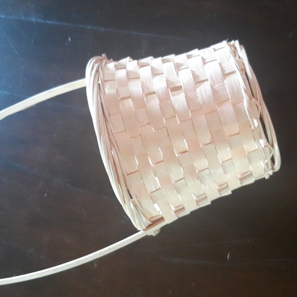 Pink wicker circle basket - Picture 2 of 12